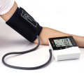 Monitor de pressão sanguínea no lar do braço superior com oxímetro de pulso